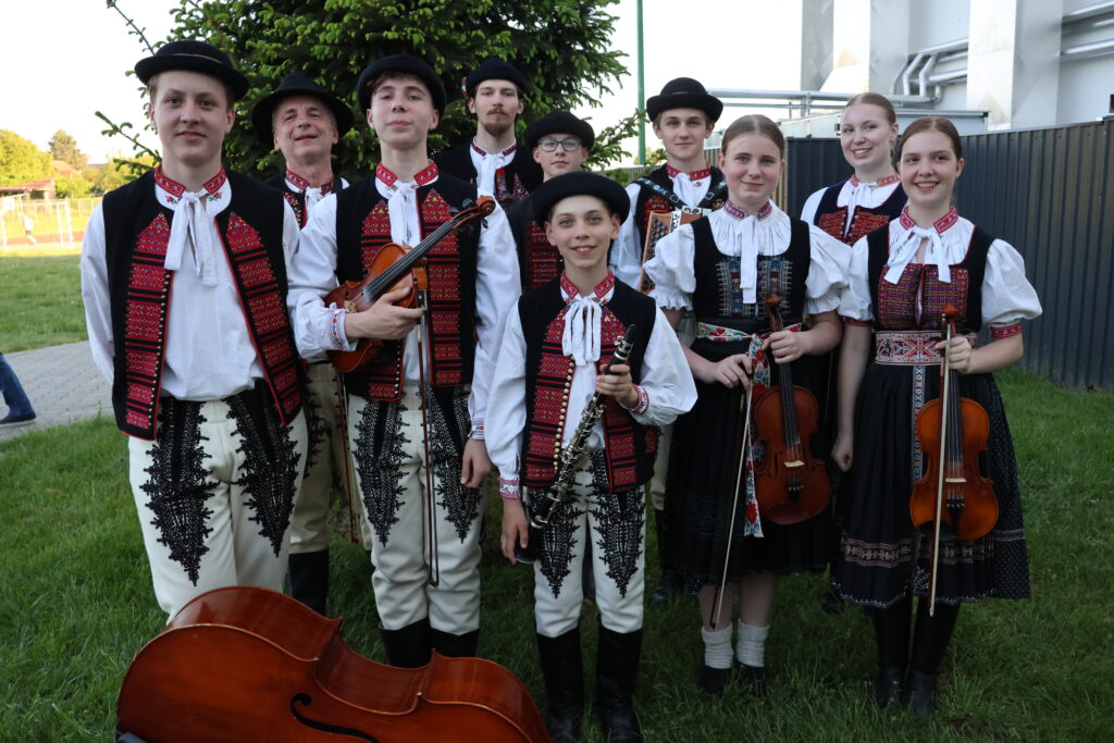 The Green Ring of Friendship – International Children’s Folklore Festival
