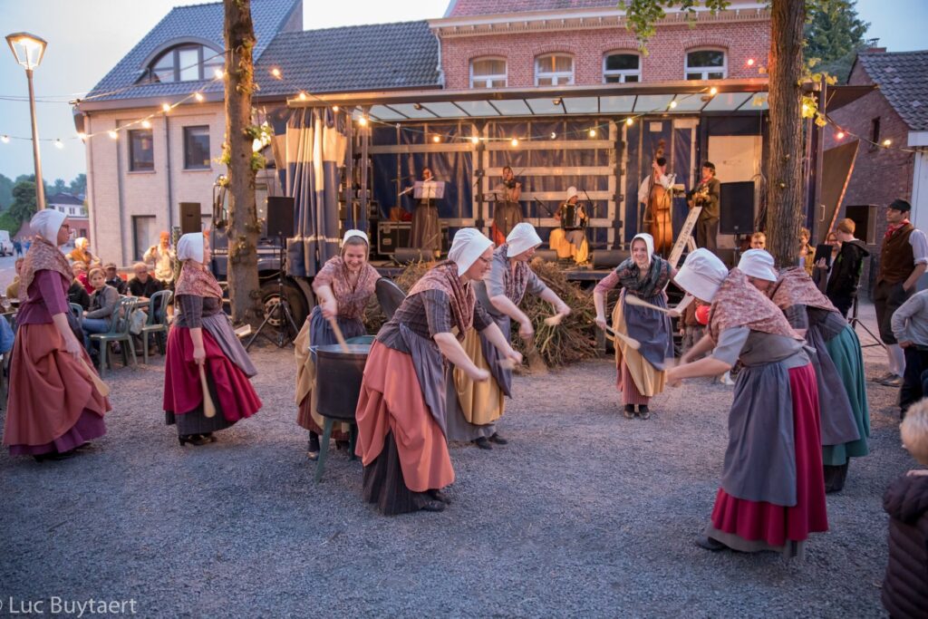 The Rencontres Internationales de Folklore de Cuisery